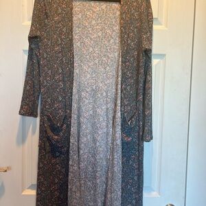LuLaRoe Sarah long cardigan duster sweater. Medium. Ribbed gray with flowers.